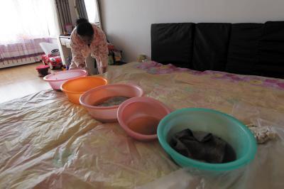 舟山楼上漏水，住户失联，小区没物管，业主维权难！律师来支招……